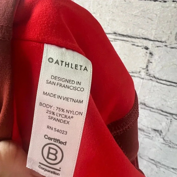 Athleta High Rise Stealth TruCool Perforated Capri Leggings Deep Red Size Large - Picture 9 of 9